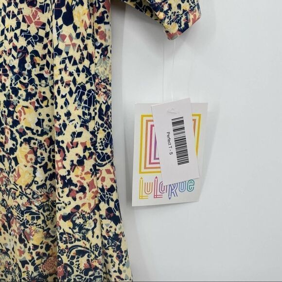 NWT LULAROE Women’s Abstract Print Perfect Tee Top Size S - Picture 6 of 7